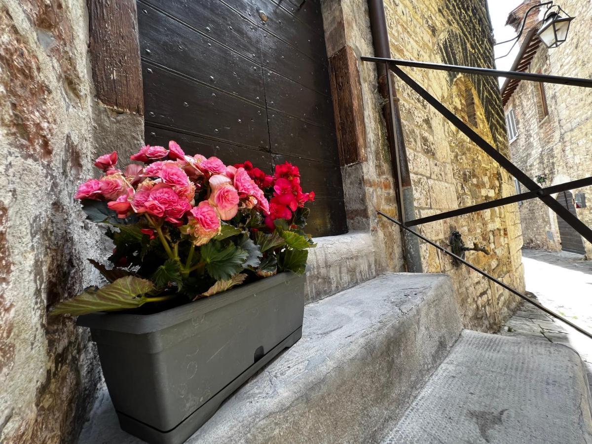 Dimora Casina Dell'Abbondanza Apartment Gubbio Bagian luar foto